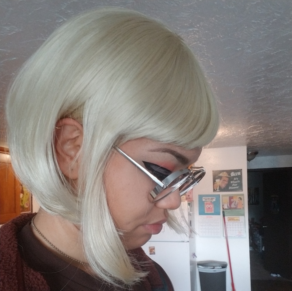 Blonde wig short bob